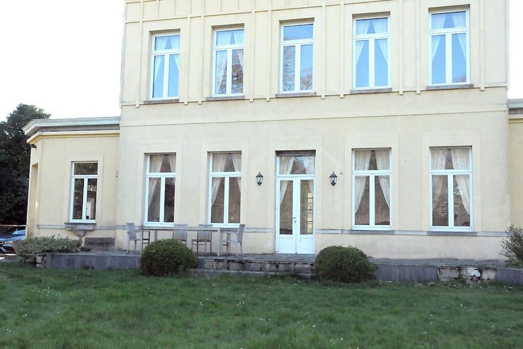 Villa Petit Chateau A La Campagne.