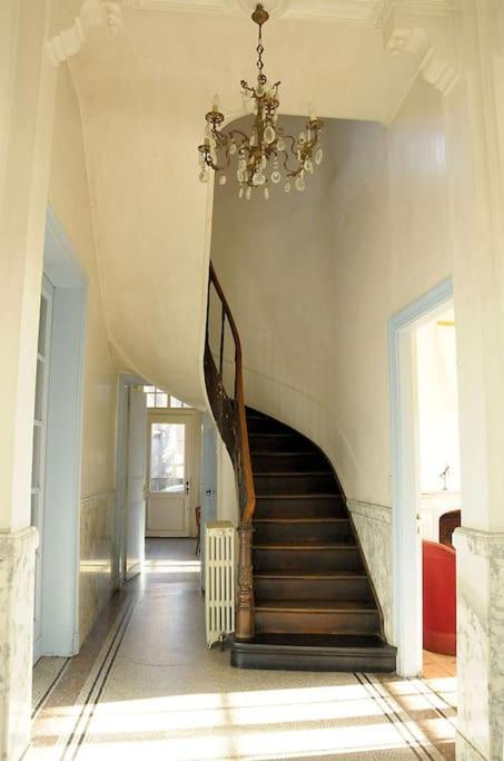 Villa Petit Chateau A La Campagne.